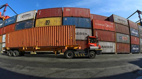 Глава Kuehne+Nagel: грузовики не смогут заменить морские перевозки через Ормузский пролив