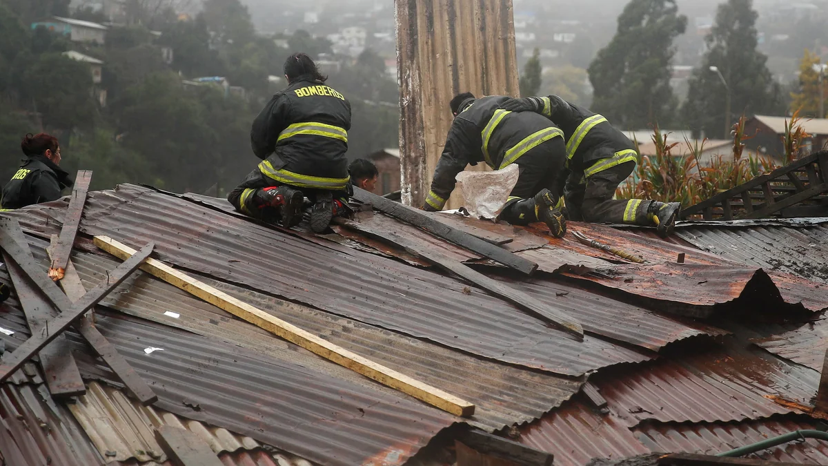 Al menos tres personas muertas por una presunta intoxicación al intentar secar una vivienda en Valparaíso