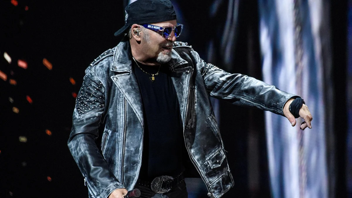 Vasco Rossi, al via il tour a Rimini: “La musica è resistenza contro i sociopatici guerrafondai”