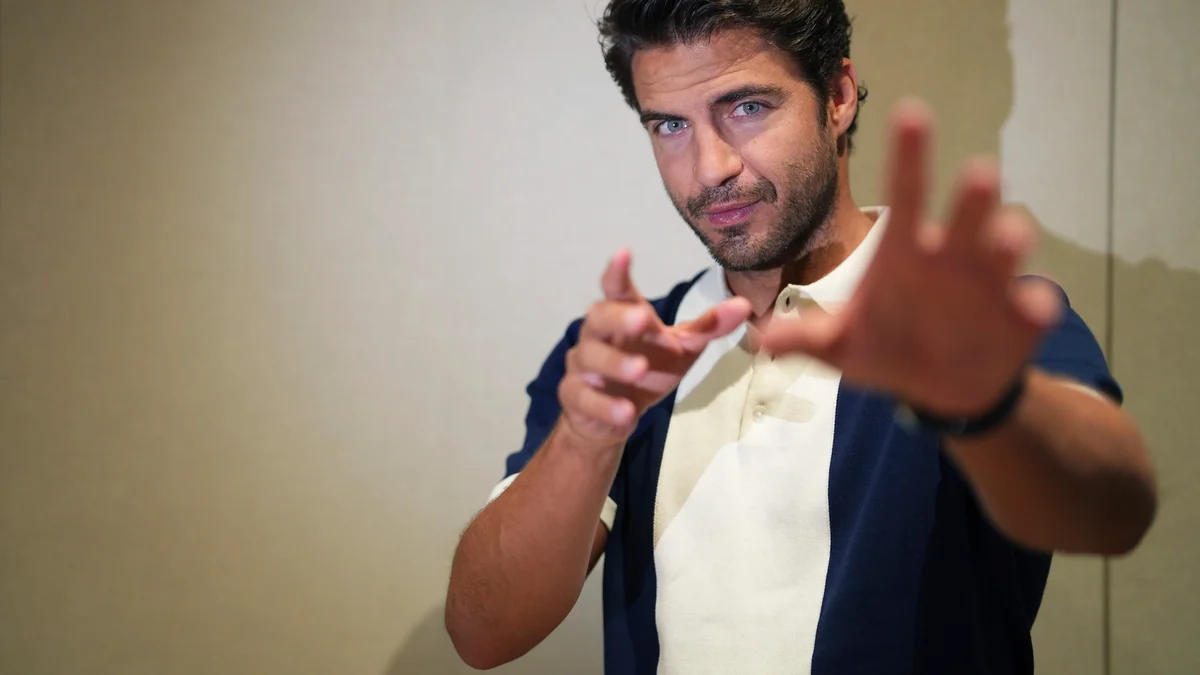 Maxi Iglesias, actor: "Ser guapo me cierra más puertas de las que me abre"