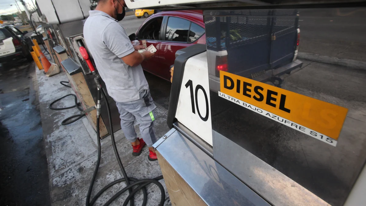 Los combustibles volverán a bajar en Panamá, aunque el petróleo enfrenta nuevas presiones