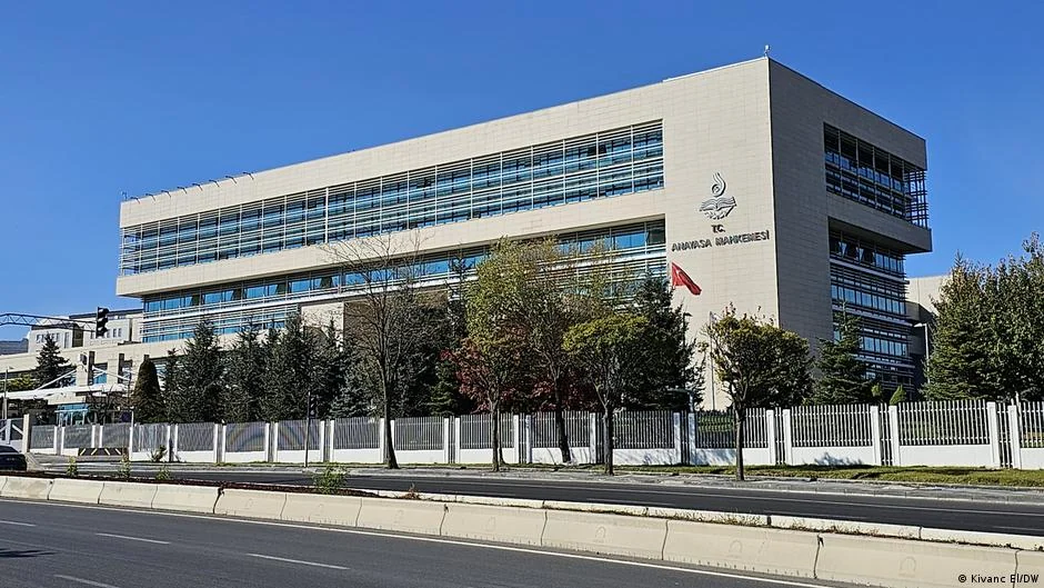 AYM: Çıplak arama iddiaları etkili şekilde soruşturulmalı