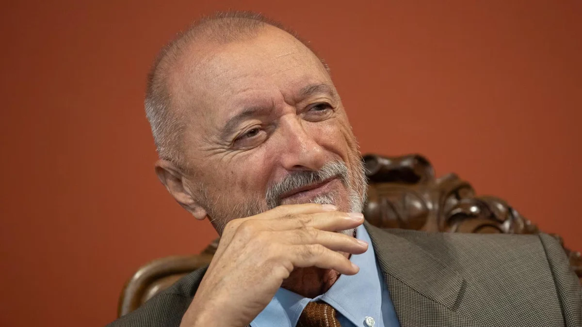 Arturo Pérez-Reverte opina sobre la final del Mundial y fulmina con un comentario a un usuario: “Prefiero que sea con los primos hermanos argentinos”