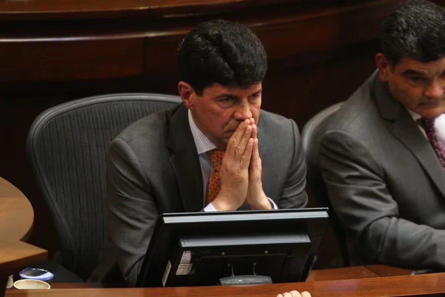 El Senado eligió nuevamente a Saúl Cruz como su subsecretario general: lleva más de 20 años en el cargo y tiene el salario más alto del país