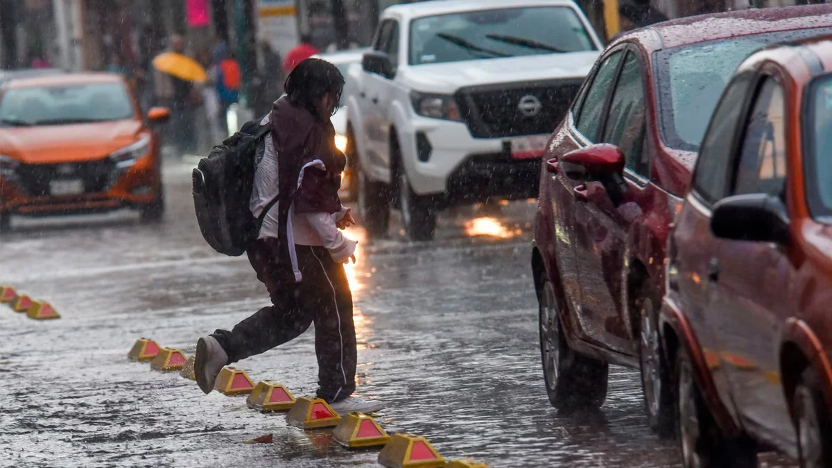 Lluvias intensas y posible desarrollo ciclónico ponen en alerta a más de 20 estados de México