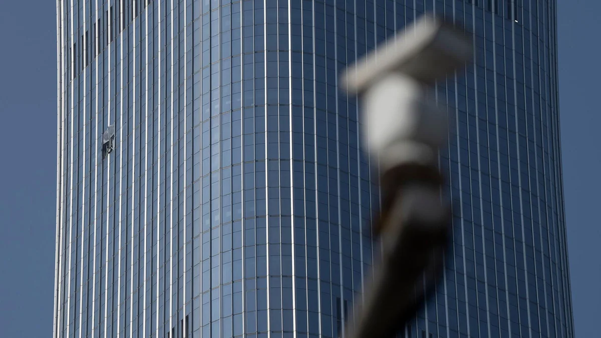 Absturz in CITIC Tower: Pekings Behörden nennen Details zu Flugzeug-Crash