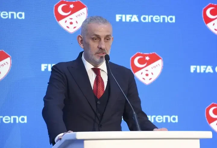 TFF Başkanı İbrahim Hacıosmanoğlu, canlı yayında gündemi değerlendiriyor