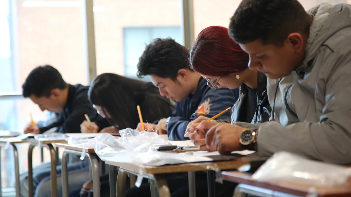 Ministerio de Educación abrió convocatoria para registrar exámenes de idiomas: con nuevos requisitos técnicos y de acceso para casas evaluadoras