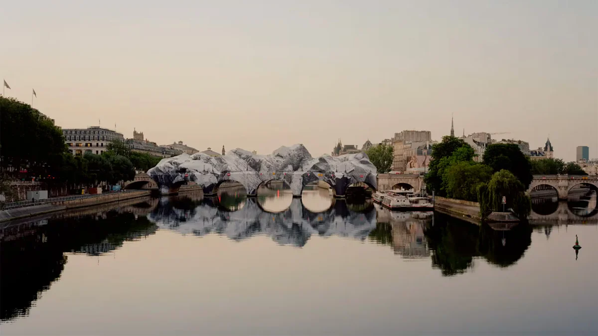 El recubrimiento artístico efímero del Pont Neuf fue más visitado que el Louvre