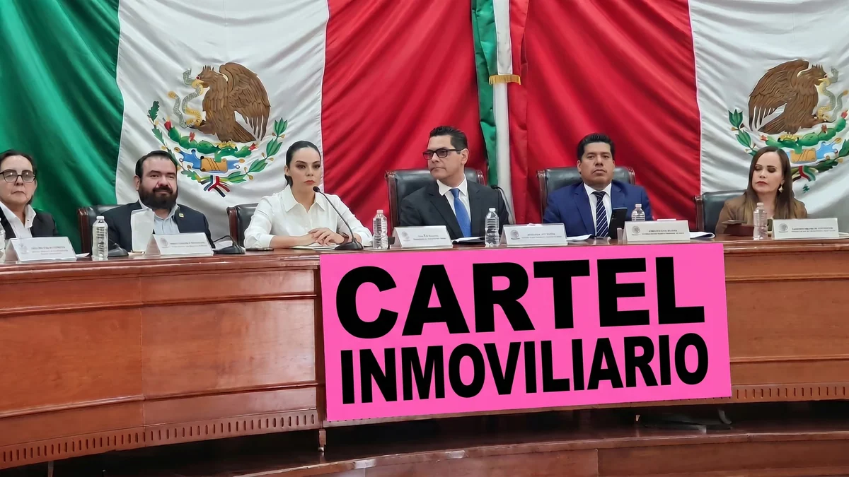 Regidora de Morena quiso protestar contra un “cártel inmobiliario” y terminó exhibiendo su mala ortografía