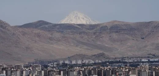 Iran-Krieg: Israels Luftwaffe greift iranische Ziele an – Explosionen in Teheran