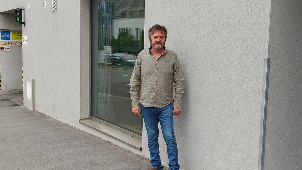 Una concentración por Juan Carlos, el trabajador del SEPE de Mérida expedientado por atender a ciudadanos que no conseguían cita previa