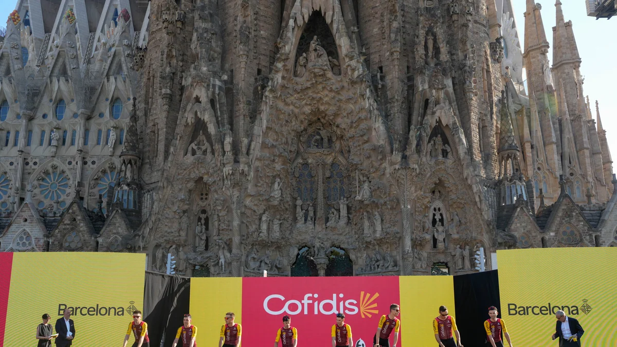 Barcelona da la salida a un Tour de Francia marcado por el calor extremo, las dudas en la etapa reina y la ‘guerra’ política en Cataluña