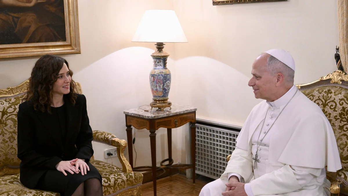 Encuentro entre el Papa y Ayuso antes de la Almudena y con sabor a despedida: "Sabía que la generosidad de los madrileños le emocionaría"