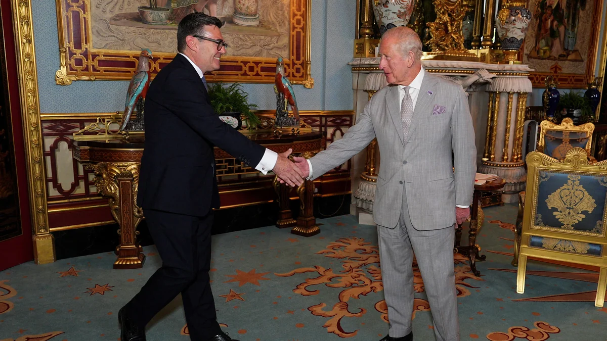 Burnham se estrena como primer ministro con la promesa de más estabilidad política