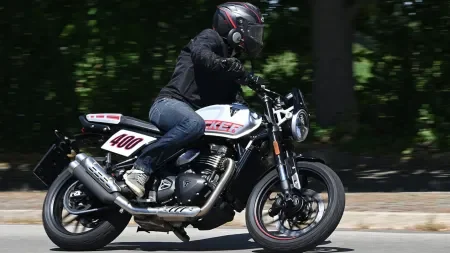 heise+ | Triumph Tracker 400 im Test: Agiler Einzylinder für die Landstraße
