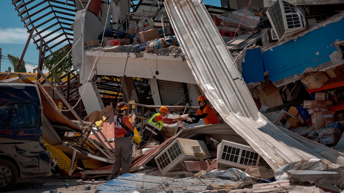 Los muertos por el terremoto en Filipinas ascienden ya a 37, y hay medio millar de heridos y cientos de casas destruidas