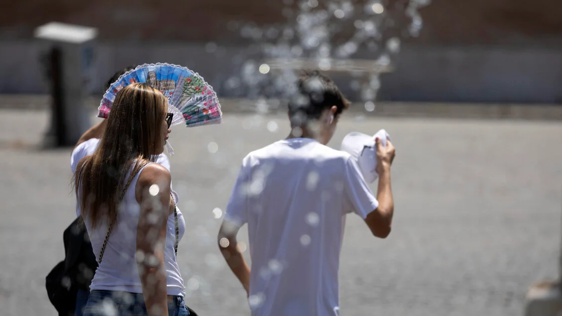 Caldo, domani bollino arancione in 12 città e giovedì 4 con allerta rossa