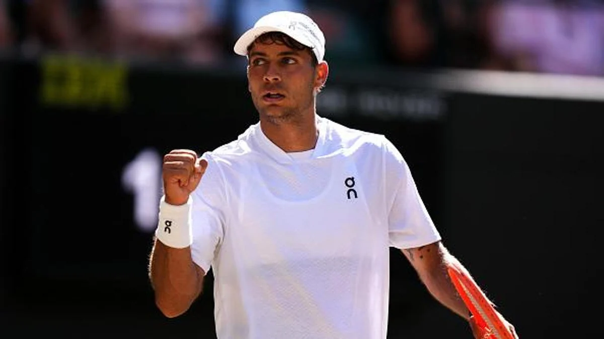 Wimbledon, Paolini battuta 6-3 6-2: Kostyuk in semifinale. Poi tocca a Cobolli: la diretta