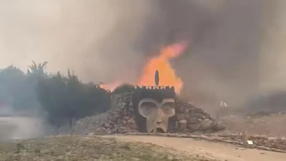 Allarme incendi in Sicilia, le fiamme minacciano il paese: cento sfollati da Santo Stefano Quisquina