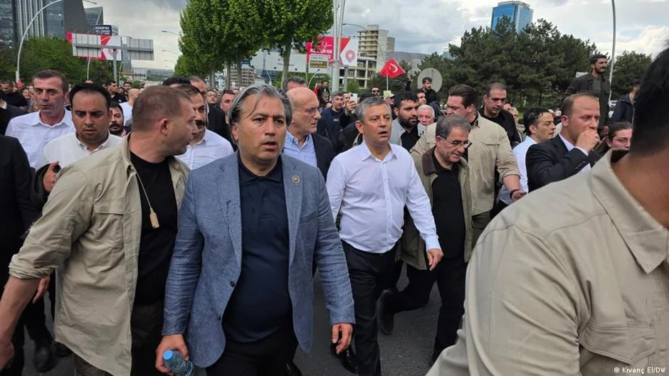 Özgür Özel'in tarihi Meclis yürüyüşü