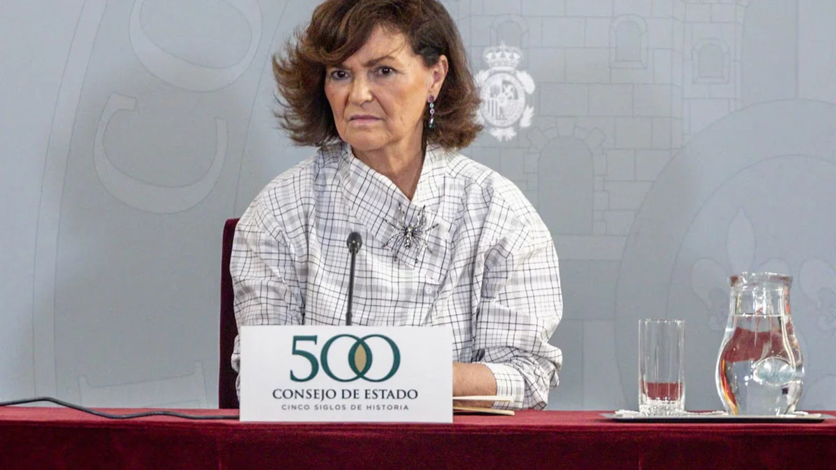 Carmen Calvo defiende regular "lo que pueden hacer y lo que no" los expresidentes