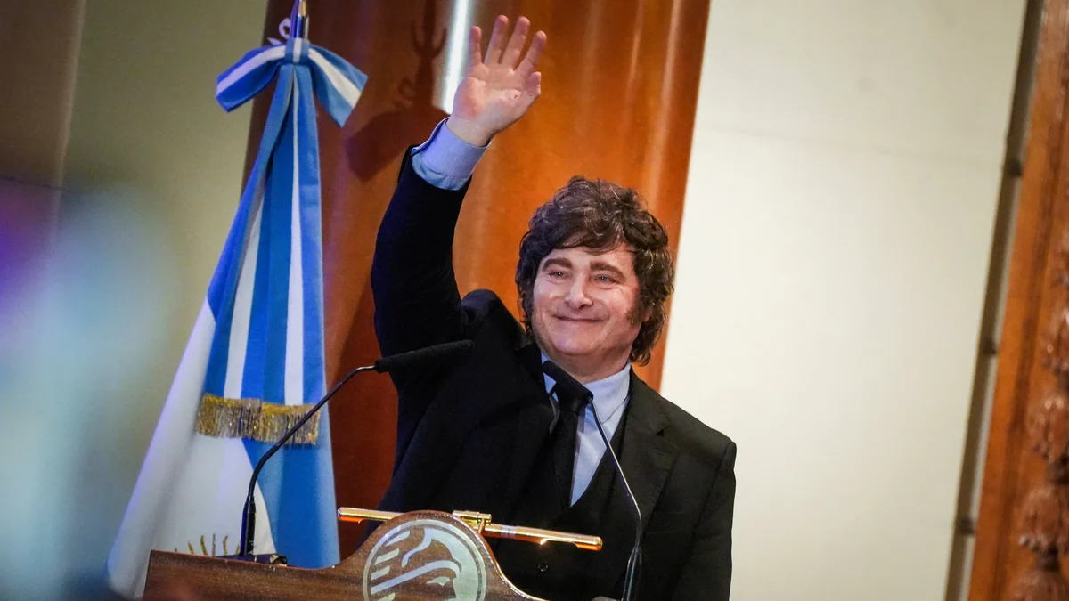 El Gobierno post Mundial: cambio de jugadores con la misma estrategia
