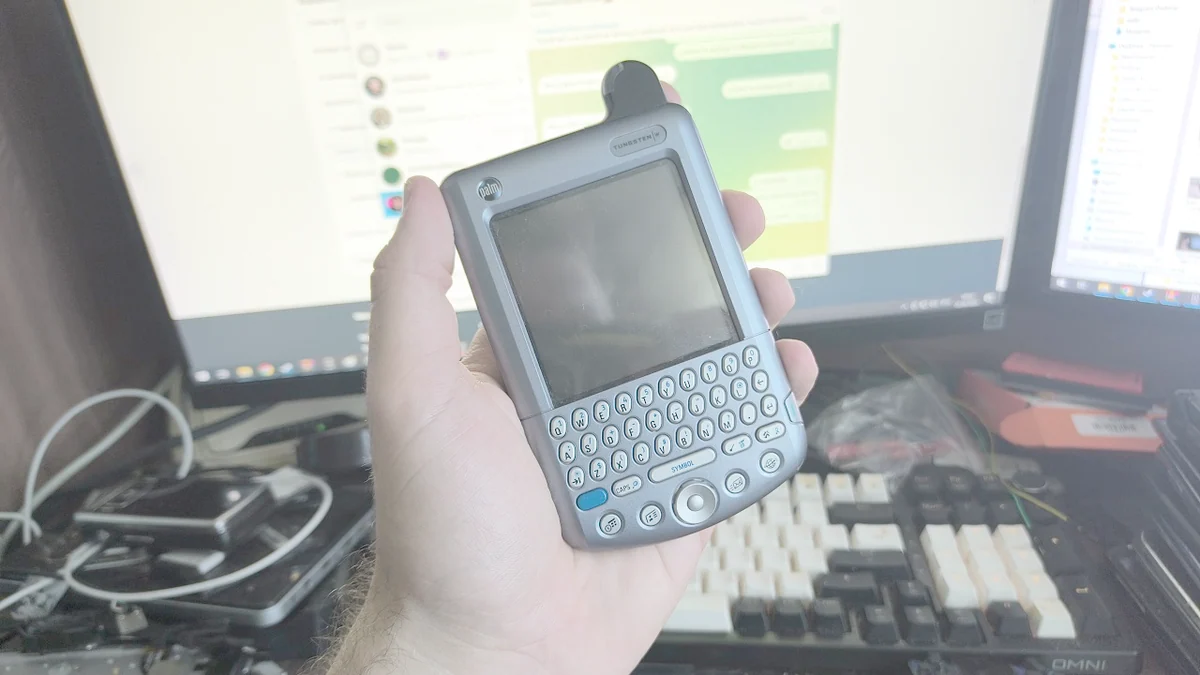 Уникальный смартфон из 2002'ого с процессором m68k и GPU: инженерное чудо Palm i710