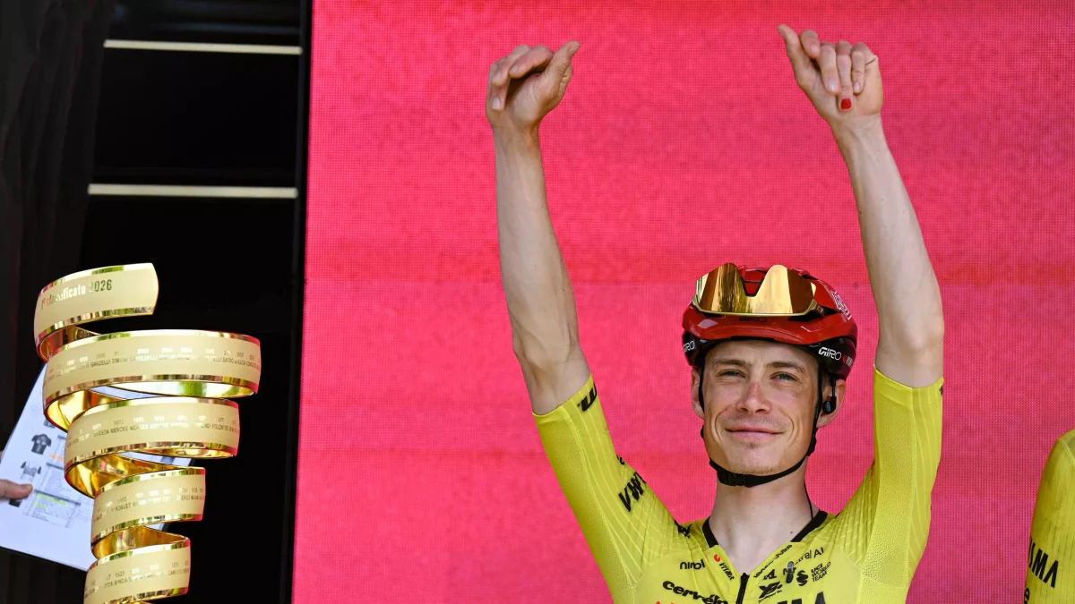 Cyclisme : pourquoi Jonas Vingegaard porte du vernis rouge à un doigt