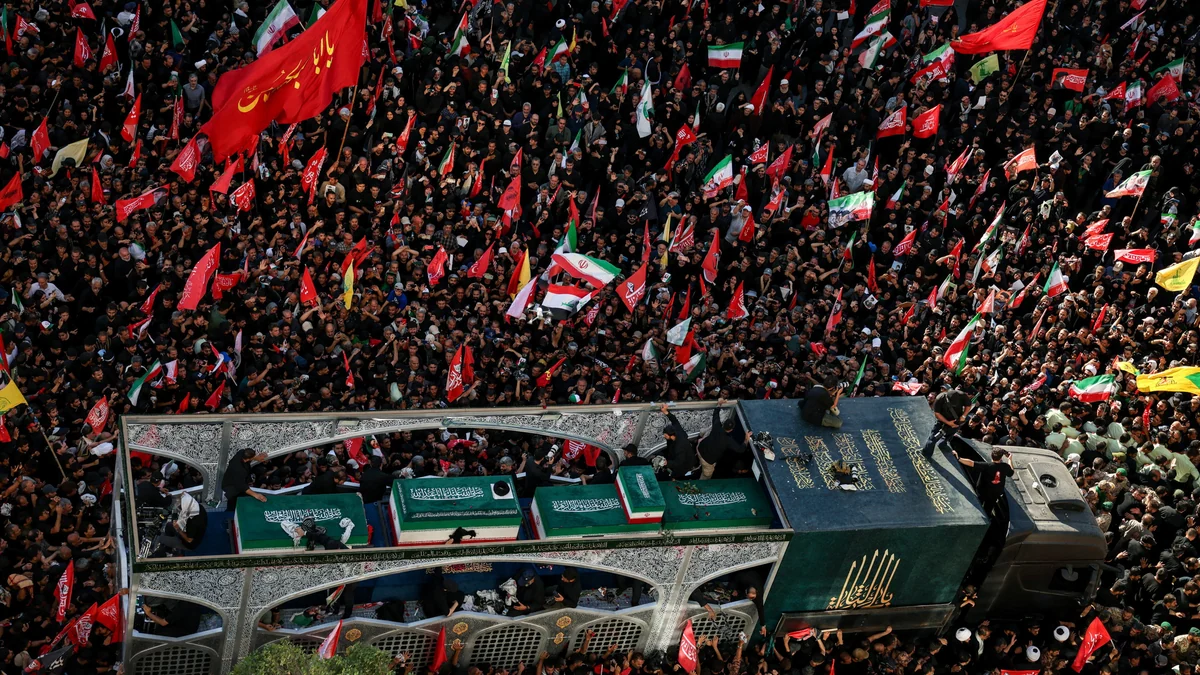 El régimen iraní entierra a Jameneí como un mártir para escenificar su legitimidad y su poder regional