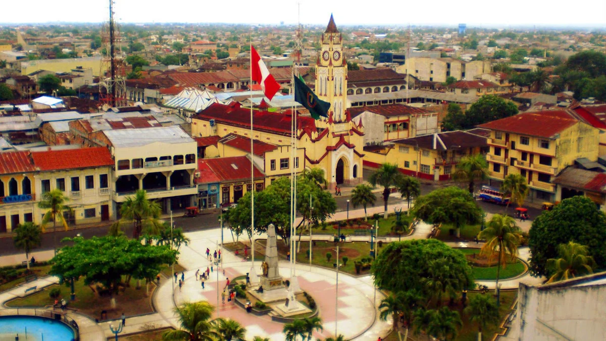 ¿Cuál es la temperatura promedio en Iquitos?
