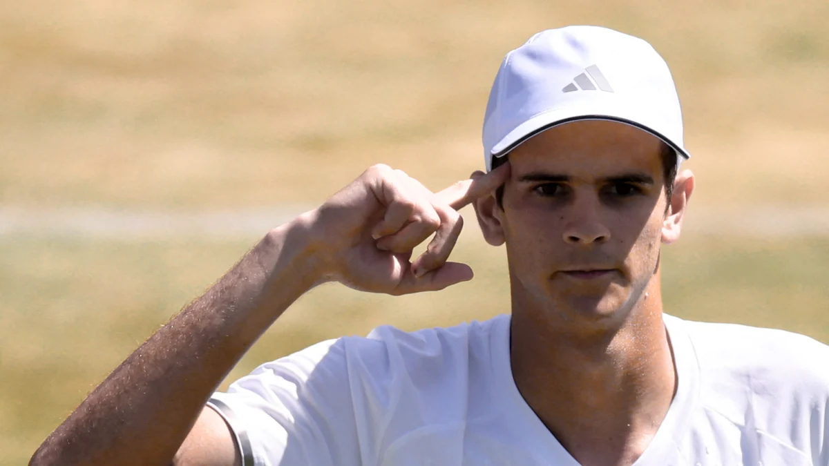 Jódar remonta un día después ante Carreño para alcanzar tercera ronda de Wimbledon