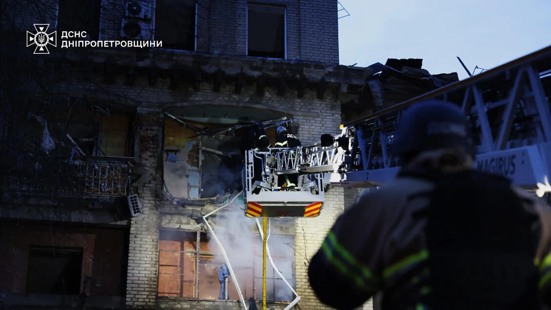 Zelensky: 'Pesanti raid russi nella notte, un drone russo colpisce una nave cinese'