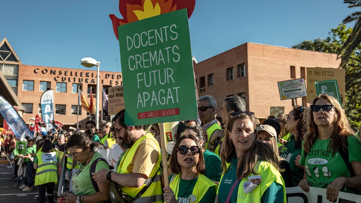 Los profesores valencianos optan por suspender la huelga indefinida pero rechazan el acuerdo con Educación