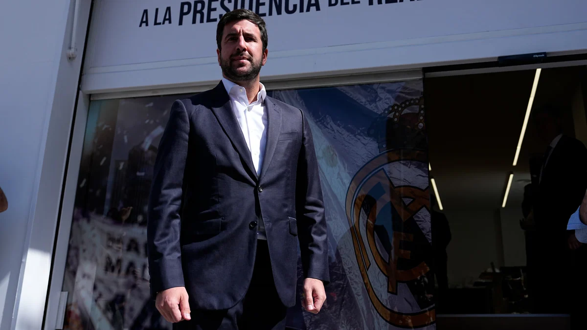 Sin promesas aún de fichajes, Enrique Riquelme ataca el trato al socio de Florentino Pérez: “Tras 1.700 millones en el estadio, tienes asientos más pequeños”