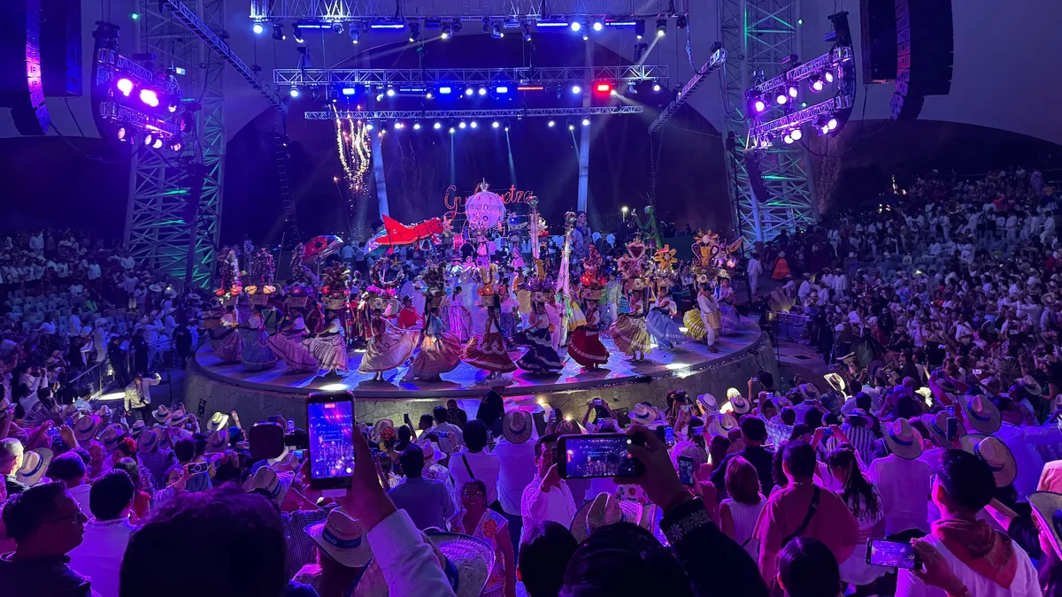 Así cerró la edición vespertina de la Guelaguetza 2026: fuegos artificiales y danzas que emocionaron a Oaxaca