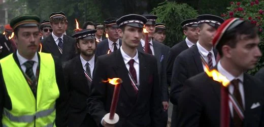 Völkisch und rückwärtsgewandt: Rechte Burschen und ihr Netzwerk mit AfD und Neonazis - SPIEGEL TV