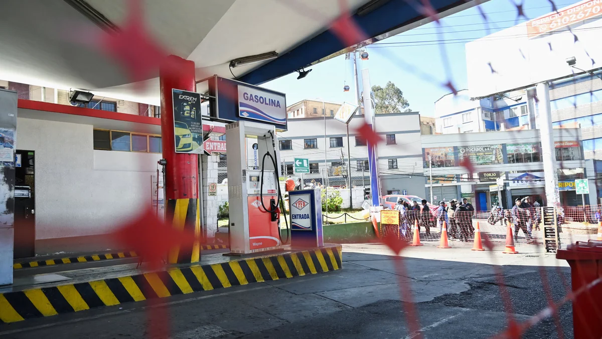 Crisis de combustible en Bolivia: YPFB prevé normalizar el abastecimiento “hasta fin de mes”
