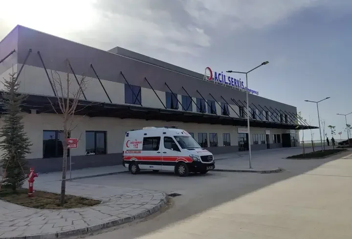 Minibüsün altında kalan 20 günlük bebek öldü; sürücü baba ile anne gözaltında