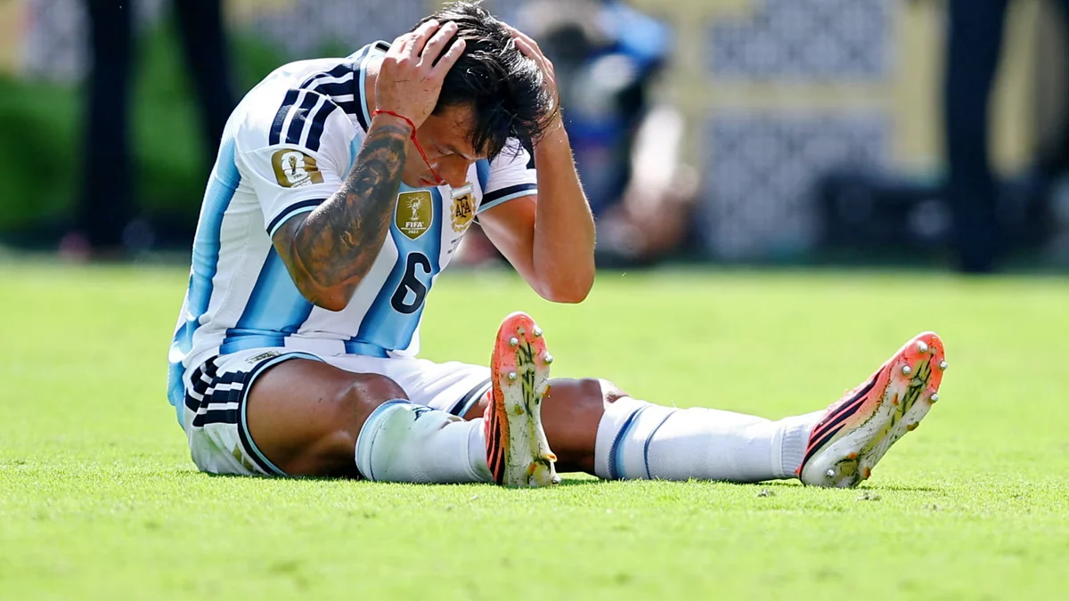 El momento de la lesión de Lisandro Martínez que lo obligó a salir en la final del Mundial