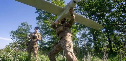 Ukraine-Krieg: Russland meldet Drohneneinschlag in Bus mit Kindern – Kyjiw dementiert