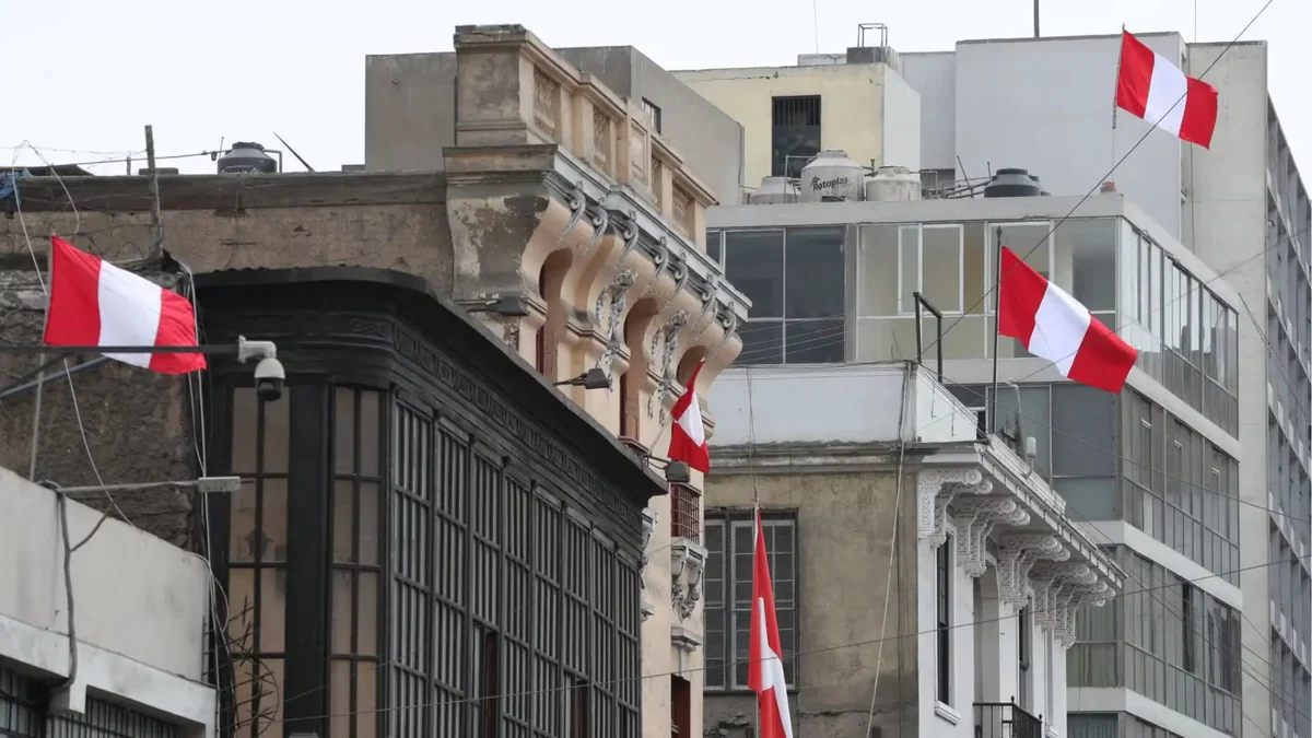 Municipalidad de Lima dispone embanderamiento obligatorio por Fiestas Patrias y fija multas de hasta S/ 5.500