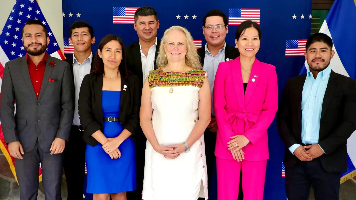 Siete salvadoreños recibieron una beca para posgrados de la Embajada de los Estados Unidos