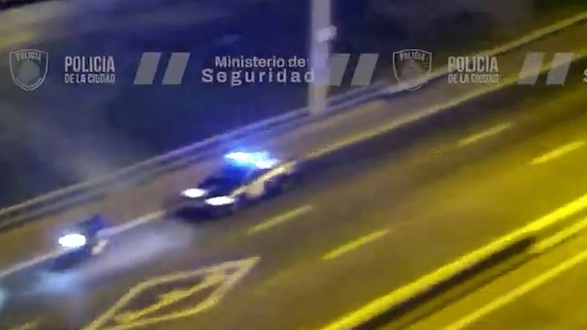 Intensa persecución a dos motociclistas que eludieron un control policial: uno tenía 17 años y antecedentes por robo