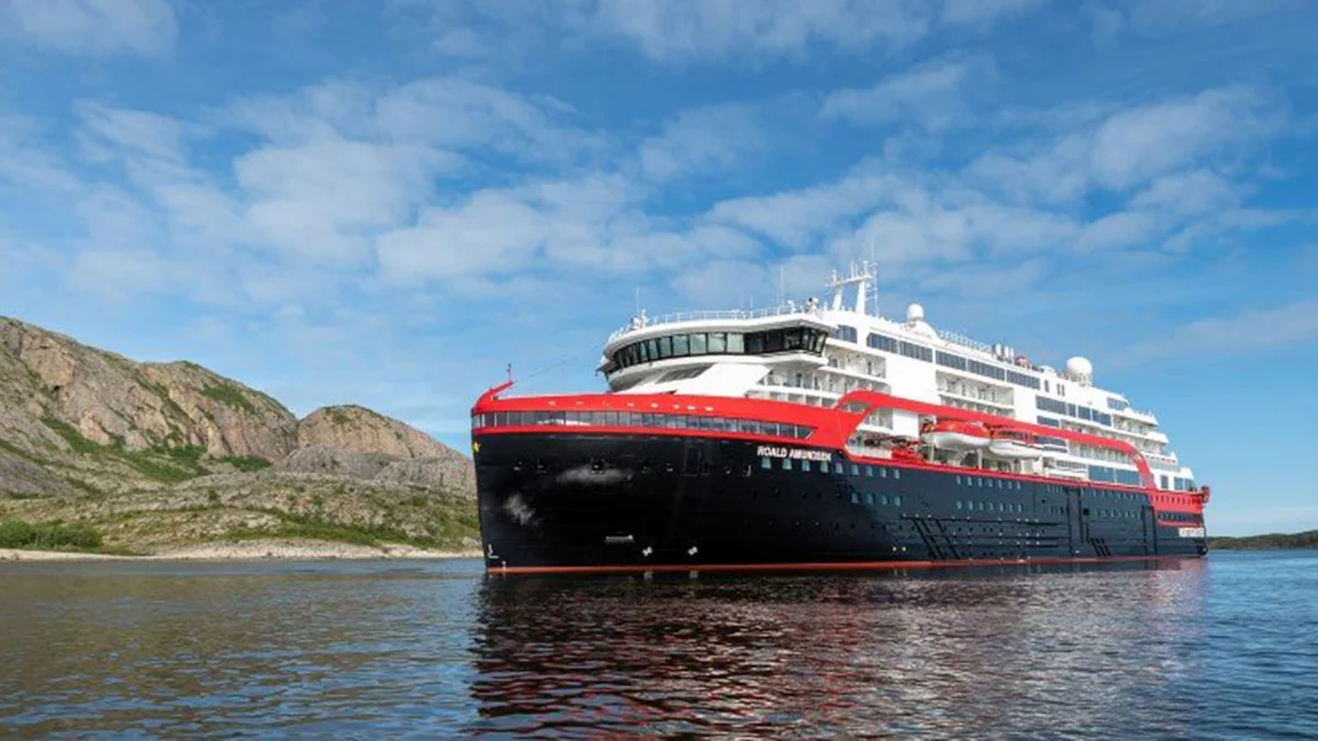 La mejor forma de recorrer los fiordos noruegos en familia: el crucero que atraviesa el Ártico en 12 días