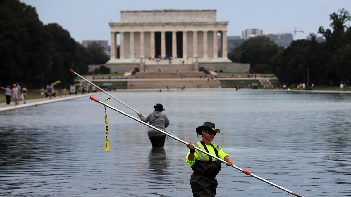 “Vándalos” y amenazas de hasta 10 años de cárcel: Trump desvía la culpa por el fracaso de la piscina reflectante del Monumento a Lincoln