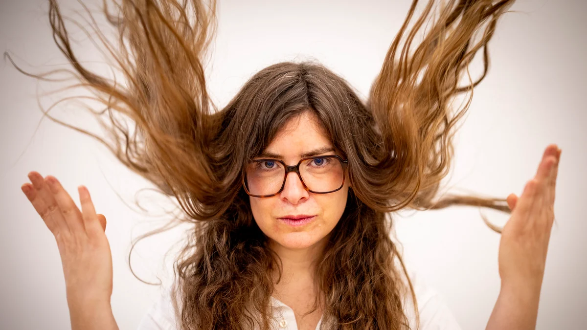 Isa Calderón, podcaster y humorista feminista: "¿Entrar en política? Yo soy una bestia, una burra y el humor es mi arma. No tendría cabida ahí"