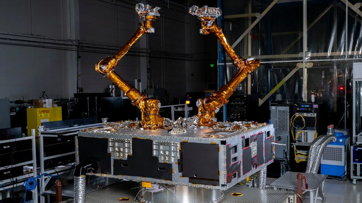 Juste avant sa retraite, ce booster de SpaceX fournit un élixir de jeunesse à de vieux satellites