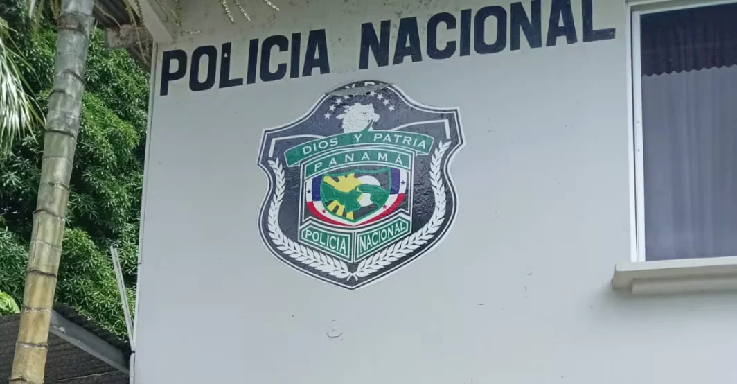 Supuesta corrupción sacude a la Policía panameña: seis oficiales son reasignados en medio de investigaciones internas