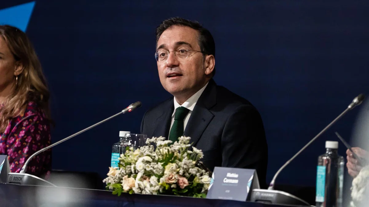 Albares trasladó al titular de Exteriores francés que la columna de Rajoy no es "el sentir mayoritario de los españoles"